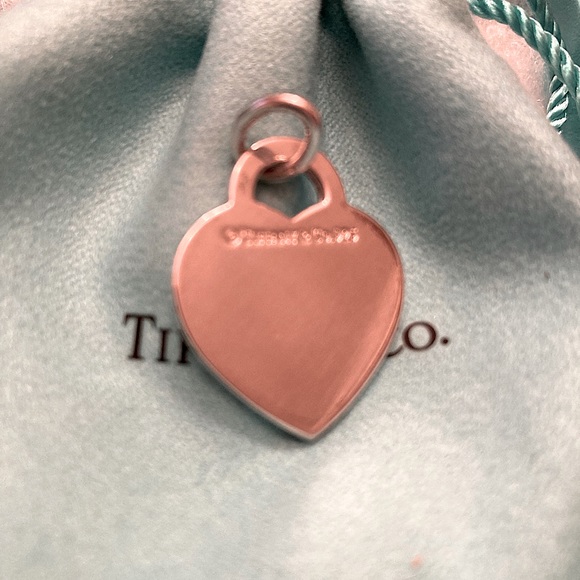Tiffany & Co - Picture 3 of 5